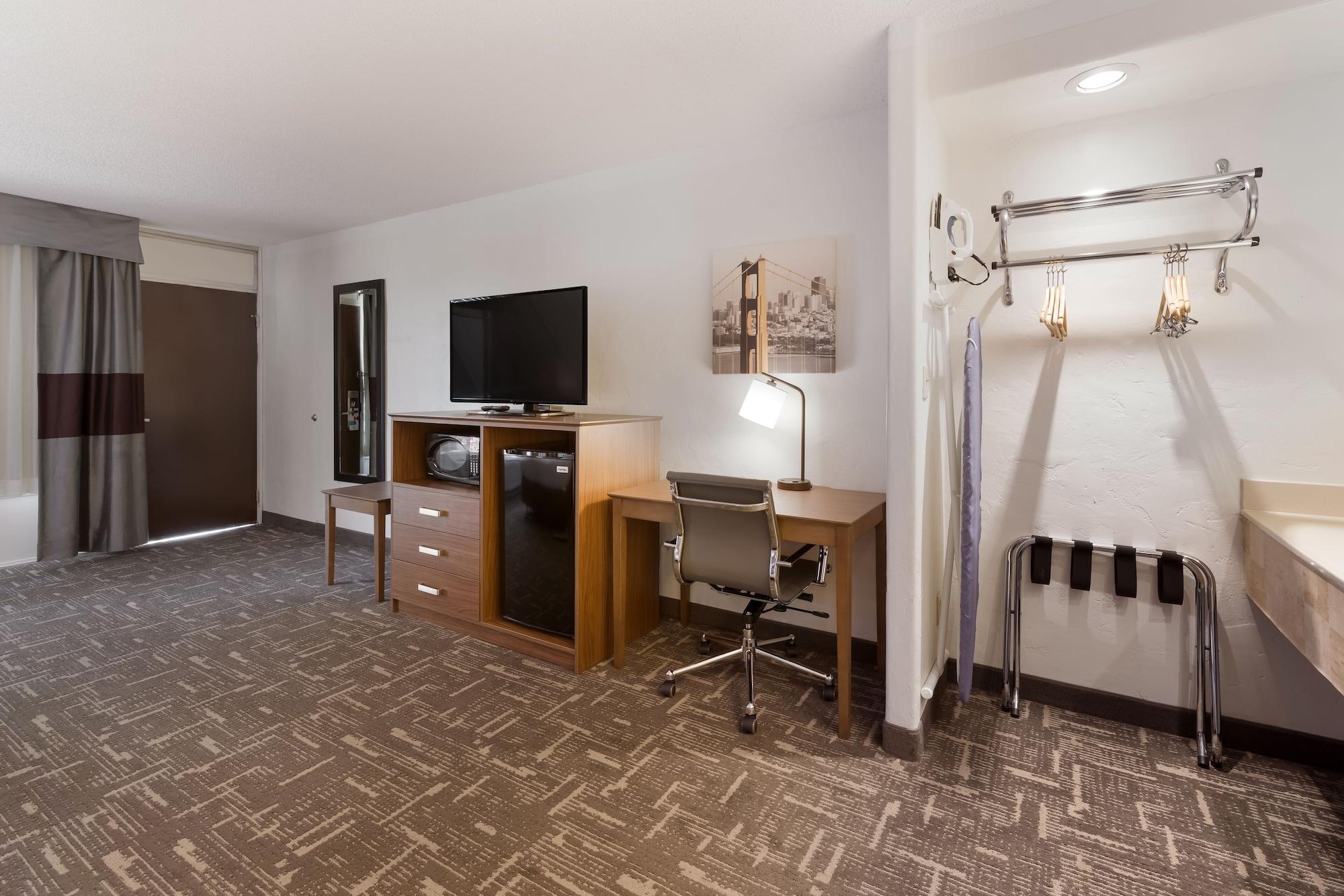 Clarion Hotel 3*